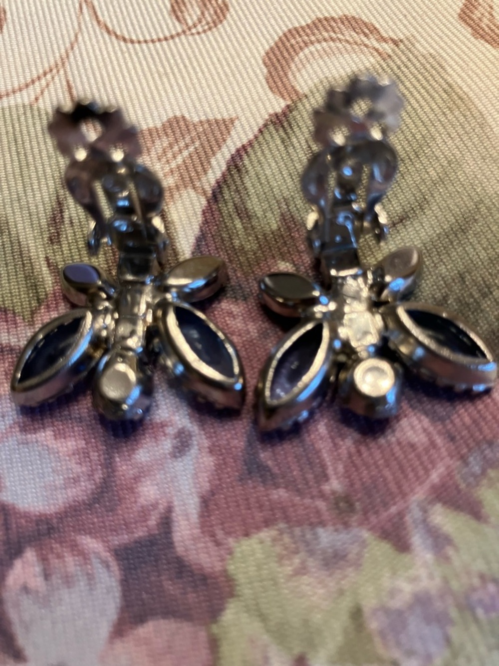 CRYSTAL NECKACE AND MATCHING CLIP EARRINGS - Picture 8 of 16